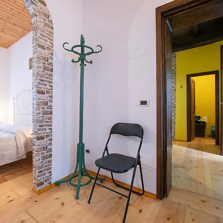 Petit Coeur Dans L' Ancien Village - Happy