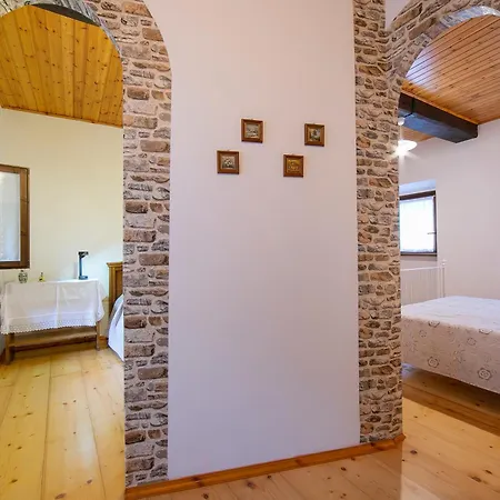 Petit Coeur Dans L' Ancien Village - Happy *