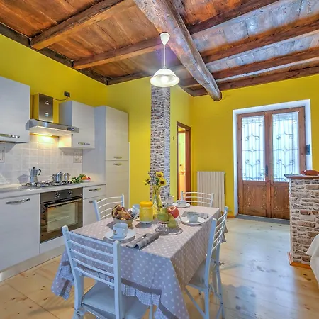 Petit Coeur Dans L' Ancien Village - Happy