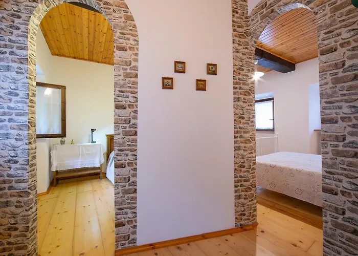 Petit Coeur Dans L' Ancien Village - Happy *