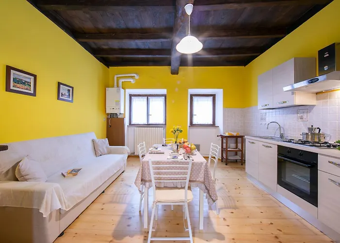 Petit Coeur Dans L' Ancien Village - Happy Apartament Brovello-Carpugnino